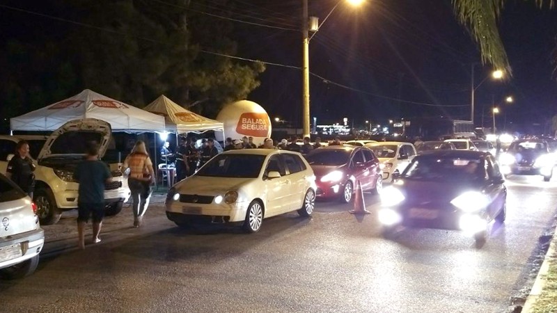 Praia do Laranjal teve blitz da Balada Segura no veraneio