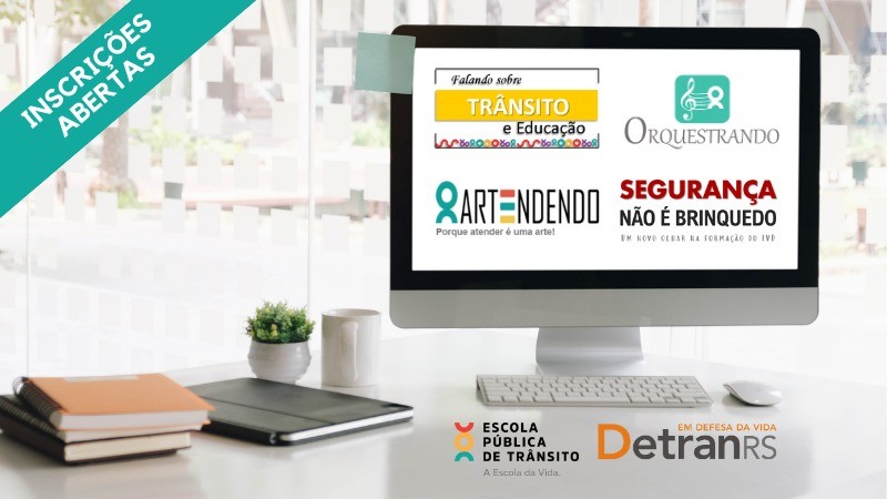 Lousa digital para educação online. de volta à escola do conceito.  treinamento por telefone