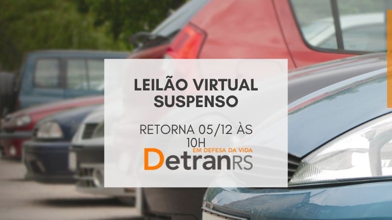 card cinza onde está escrito leilão virtual suspenso retorna 05/12 às 10h e veículos ao fundo estacionados lado a lado